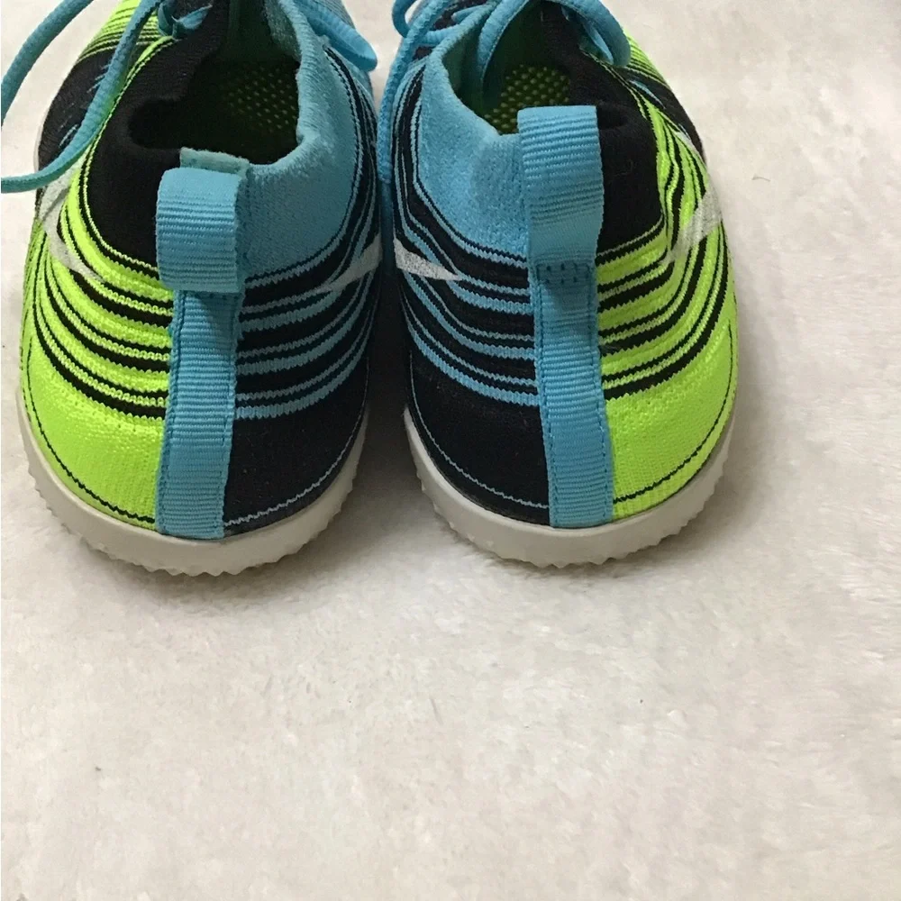 Women’s size 6 Nike tennis shoes hyperfeel